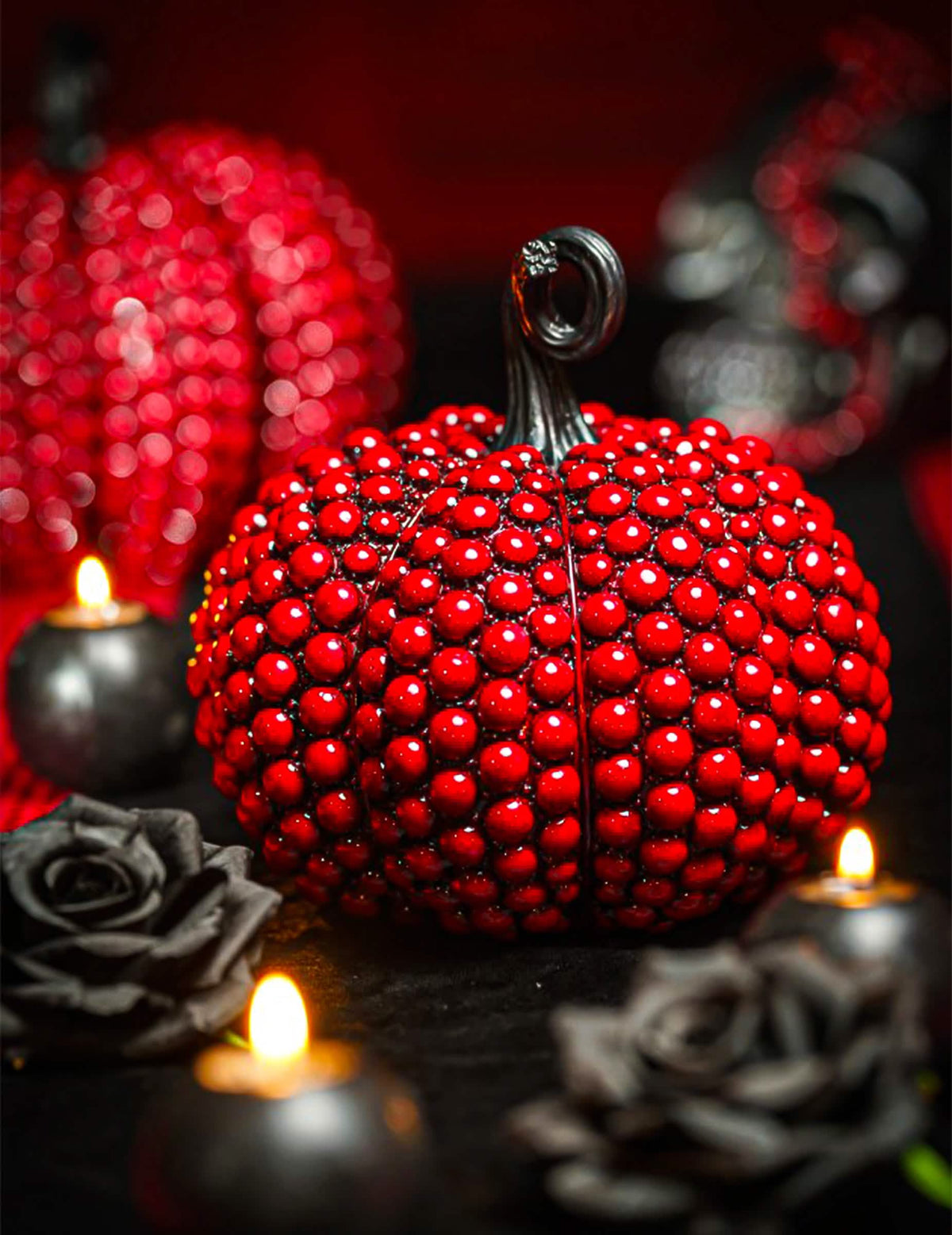 Calabaza decorativa pequeña de resina con cuentas rojo sangre 19 cm
