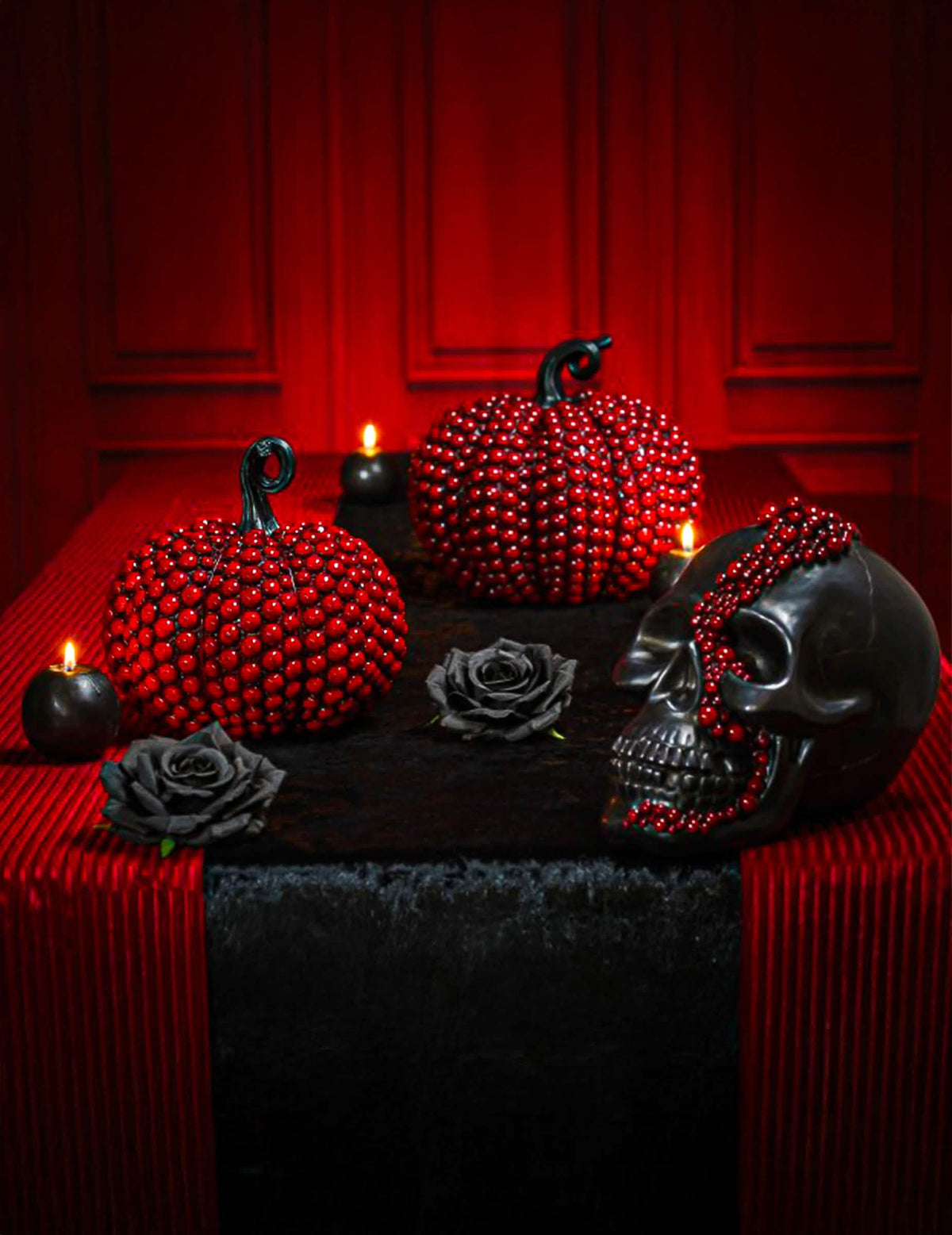 Calabaza decorativa pequeña de resina con cuentas rojo sangre 19 cm