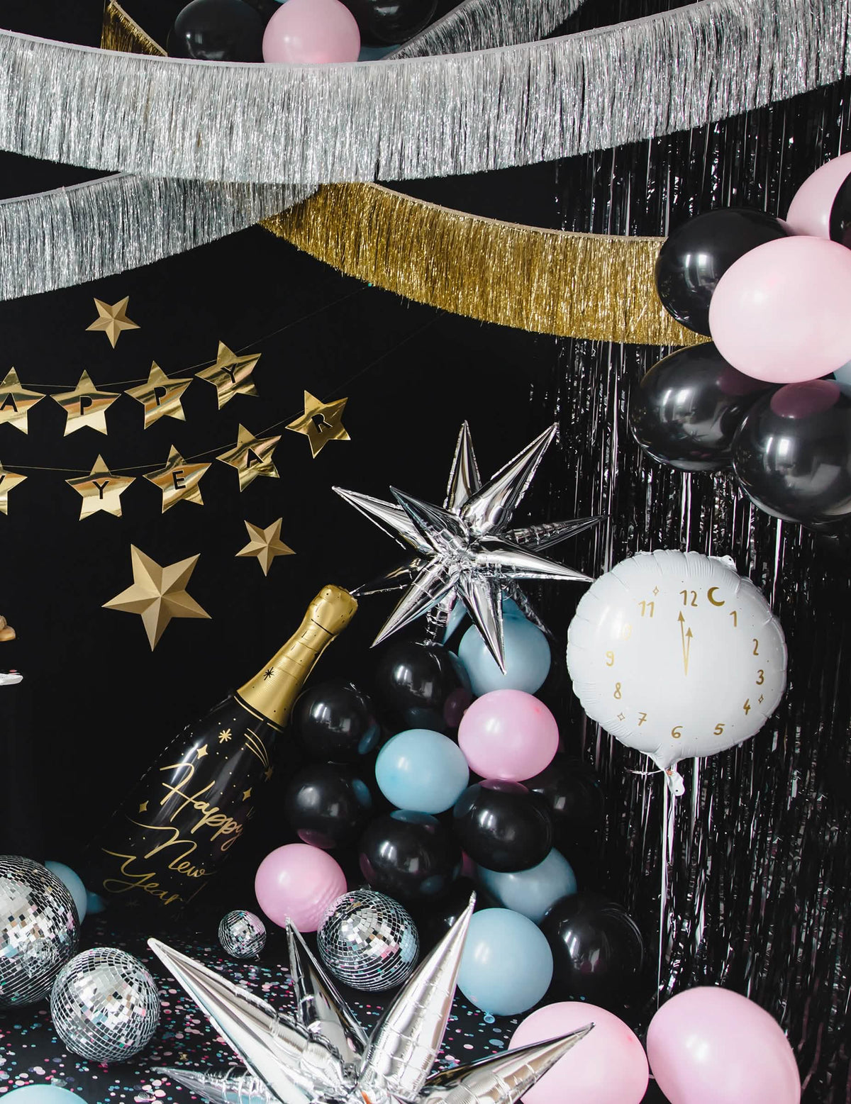 Mise en scène festive du rideau scintillant noir pour décoration de fête
