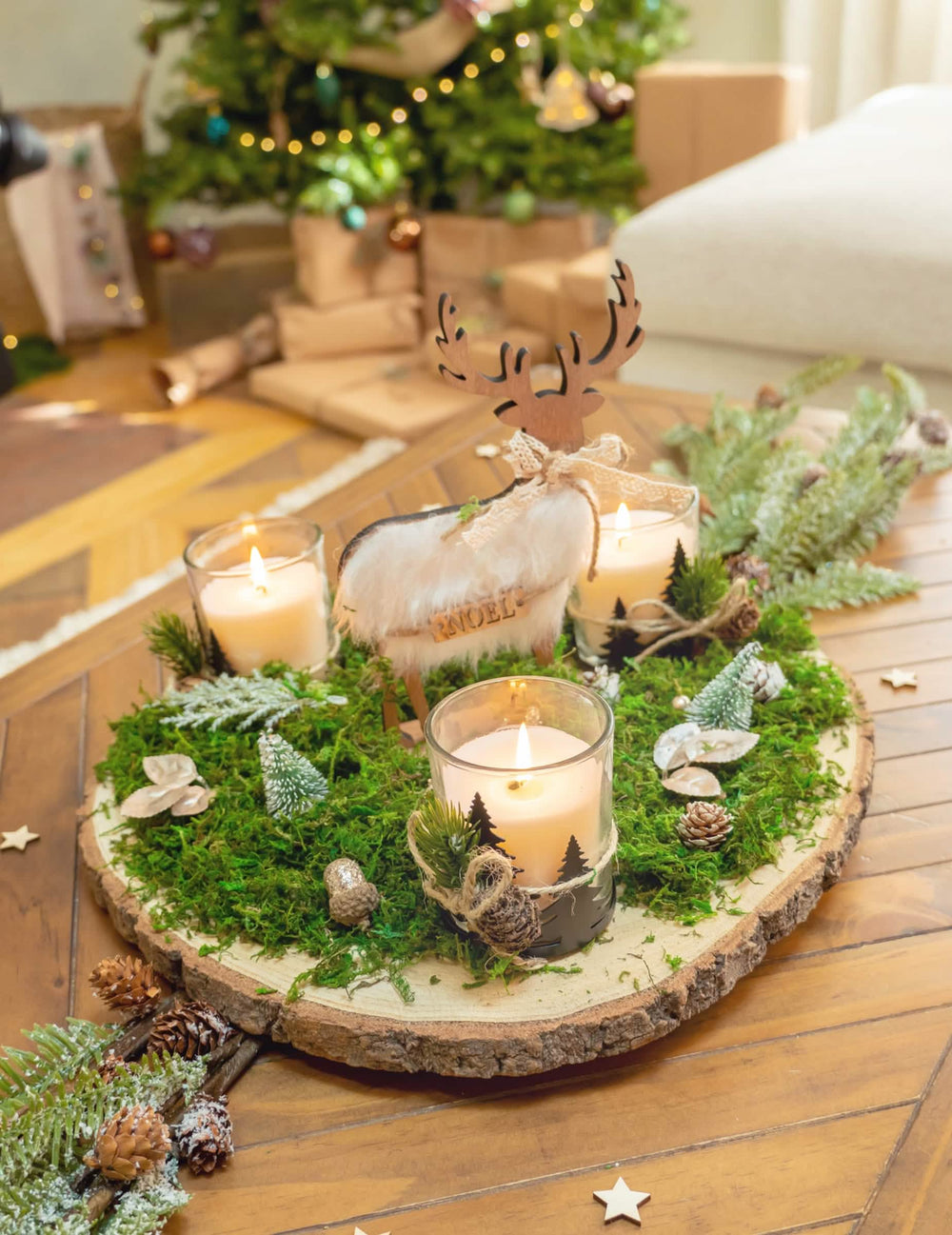 Escenografía festiva del tronco de madera natural para decoración