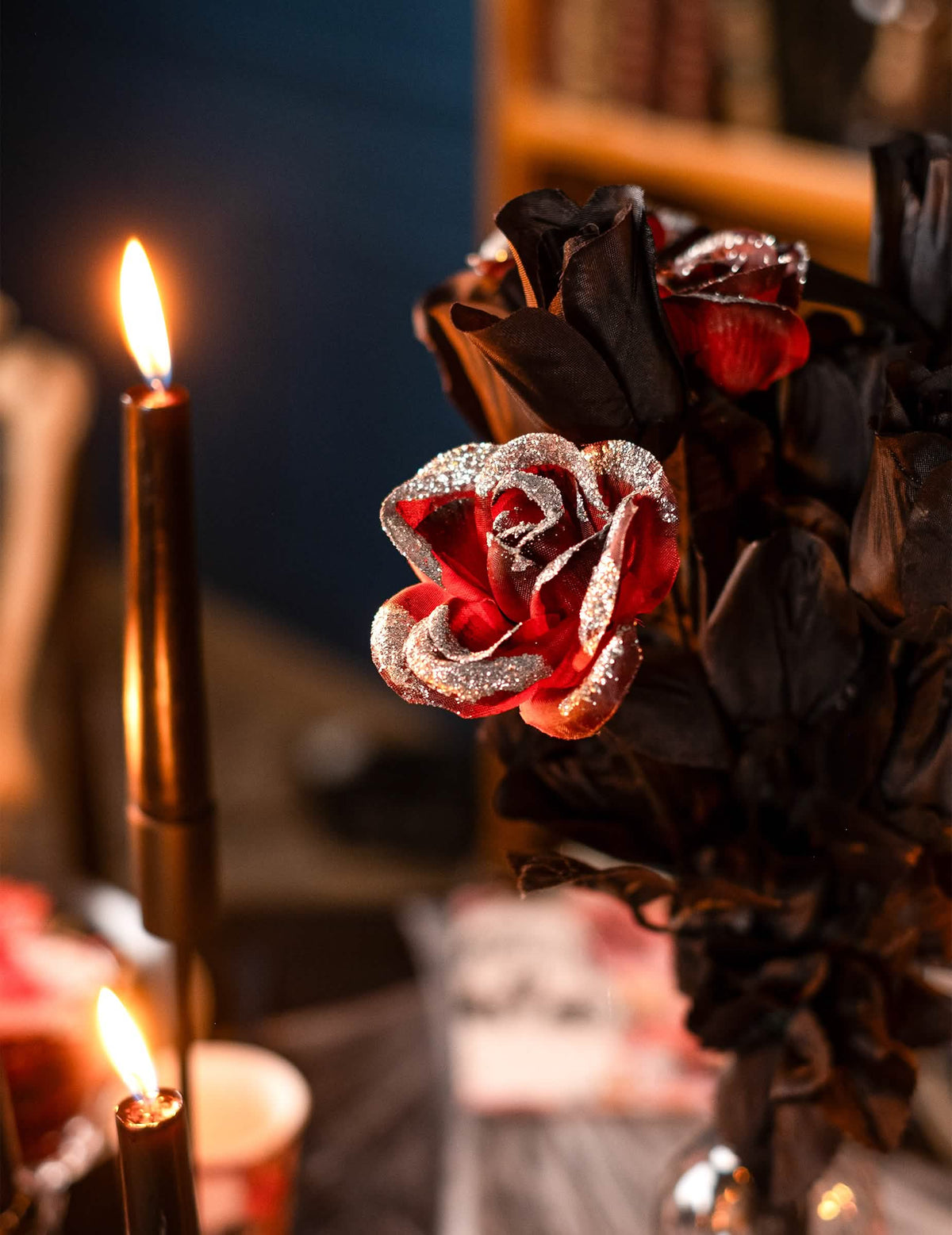 Ambiance à la lueur des bougies de la rose Halloween rouge et noire
