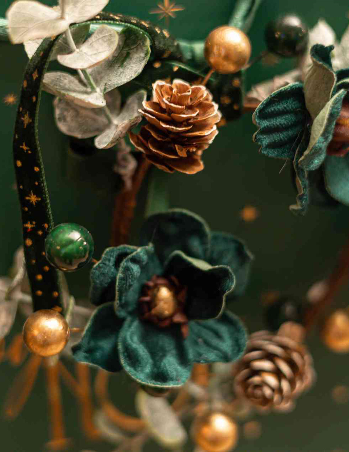 Cinta estrellas terciopelo verde oscuro y oro 1 cm x 3 m