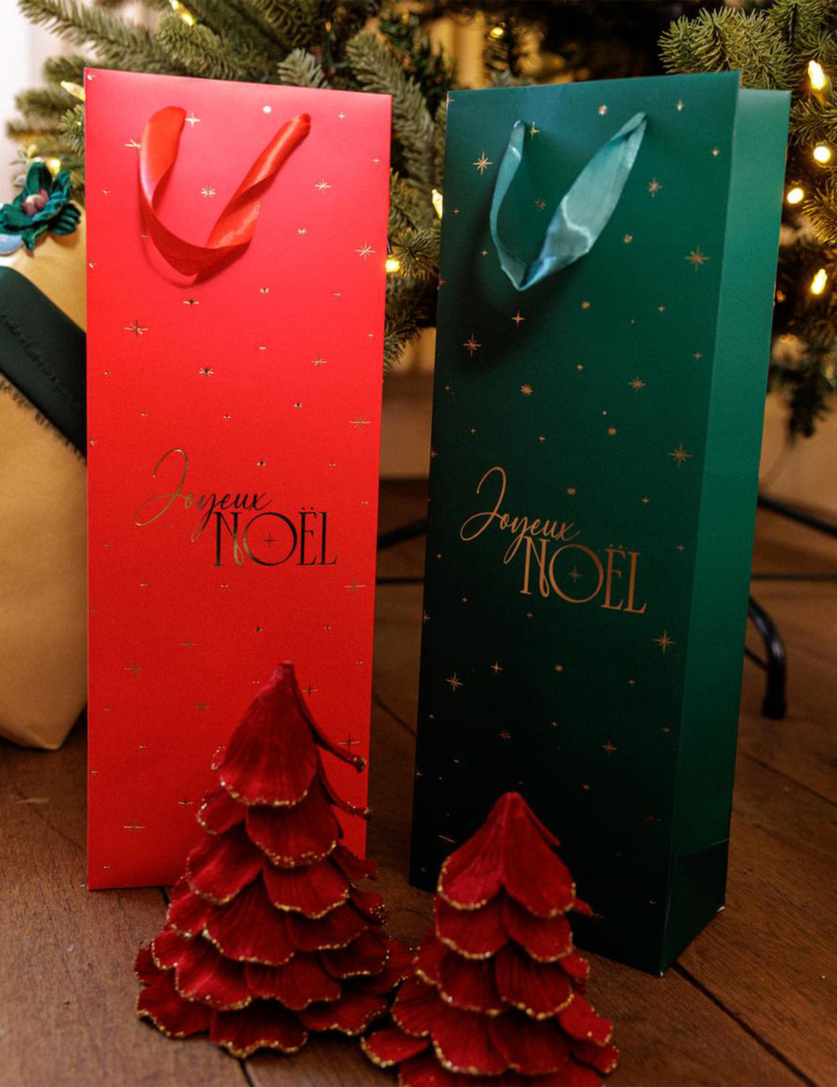 Árbol de Navidad de terciopelo rojo y oro 12 x 16 cm