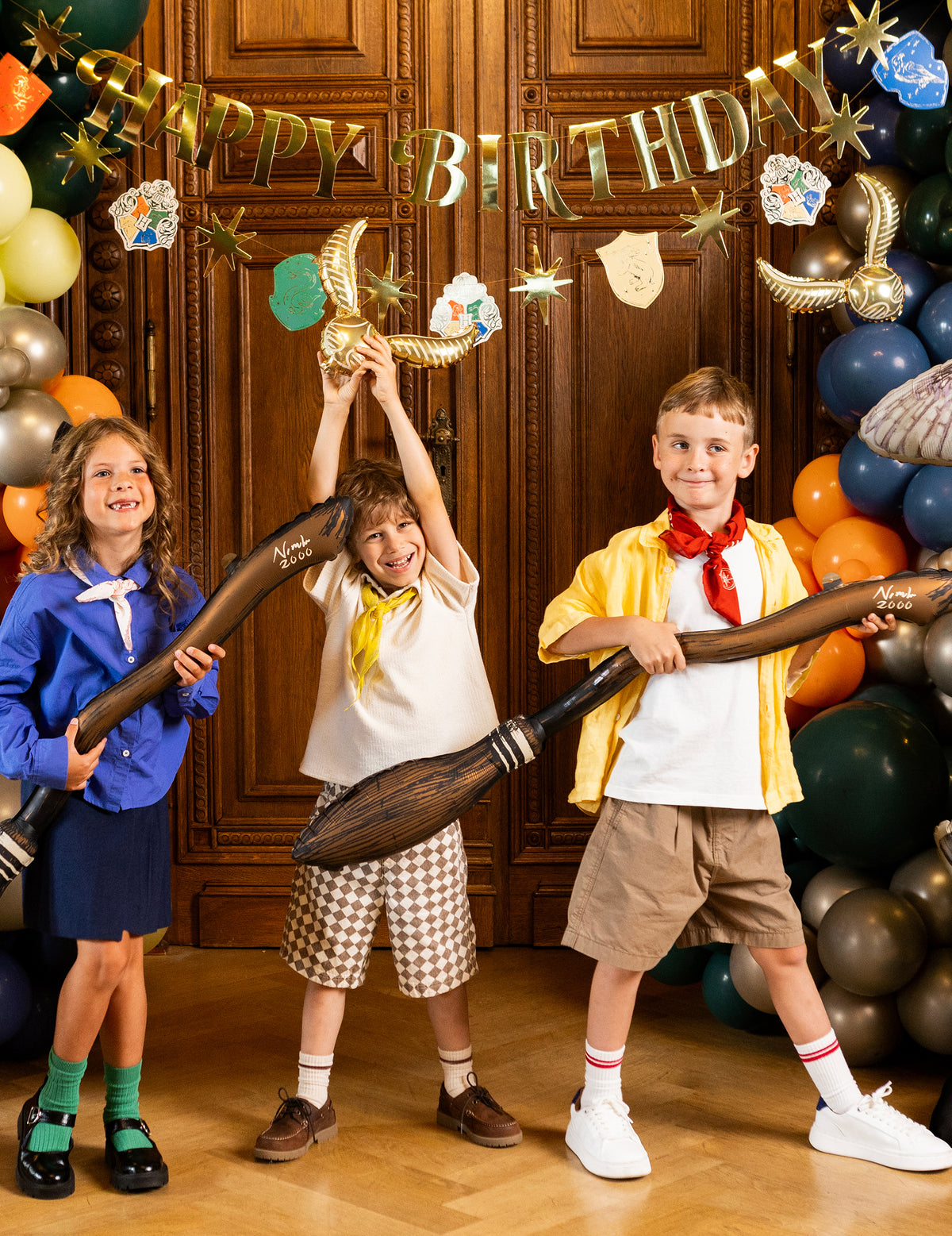 Set de 2 globos de papel de aluminio Harry Potter™ Escoba y Snitch dorada
