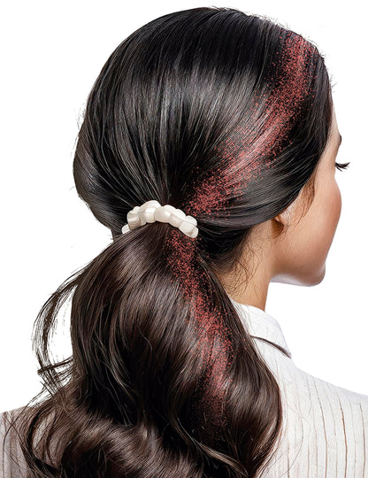 Rendu sur les cheveux du spray à paillettes pour cheveux rouge scintillant