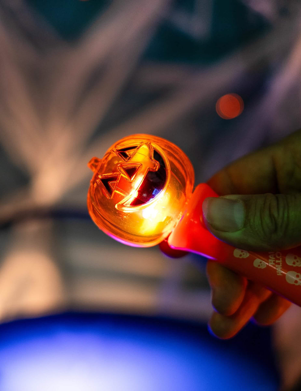Primer plano de la calabazas luminosa de la antorcha spinner luminosa calabazas