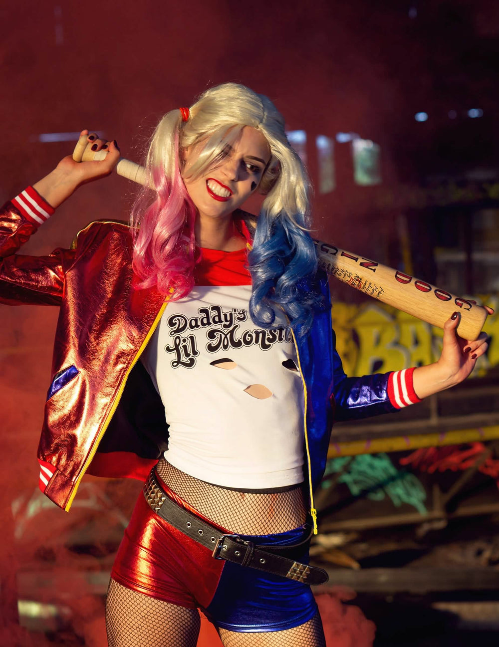 Escena de la chaqueta y camisetas integradas Harley Quinn Escuadrón Suicida™